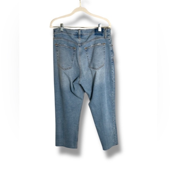 Abercrombie & Fitch The Ankle Straight Ultra High Rise 32/14 Short - Picture 6 of 6